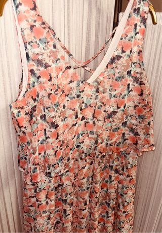 Vestido largo con estampado floral.