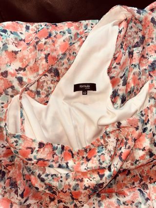 Vestido largo con estampado floral.