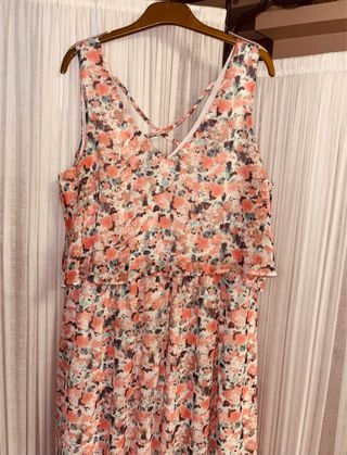 Vestido largo con estampado floral.