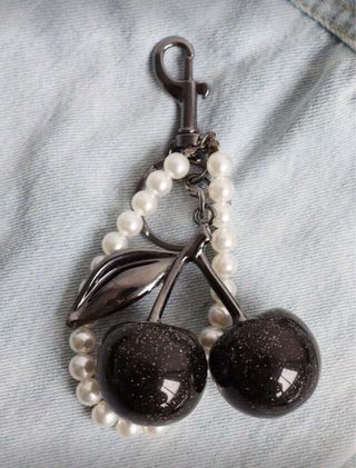 Llavero Nude Proyect Cerezas Perlas