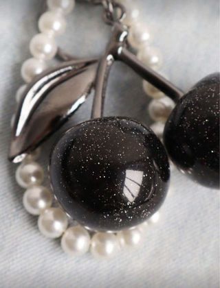 Llavero Nude Proyect Cerezas Perlas