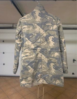 Abrigo verde militar Stradivarius