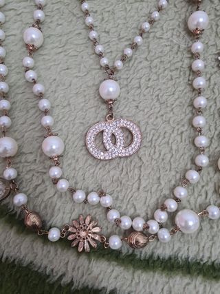 Collar tipo Chanel perlas y oro ( no es Chanel)