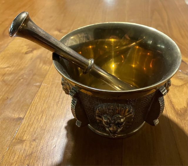 Mortero y mazo de bronce