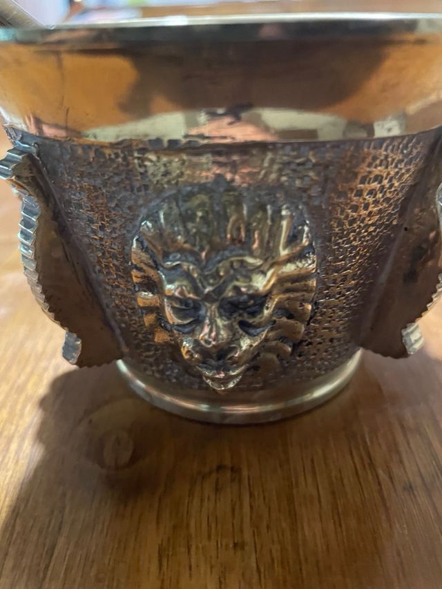 Mortero y mazo de bronce