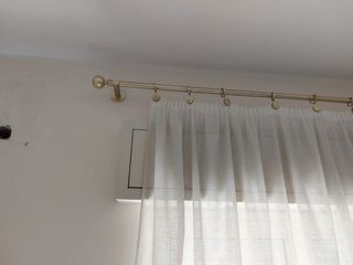 Tende da interno bianche con dettagli oro