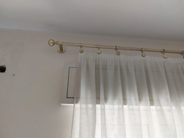 Tende da interno bianche con dettagli oro