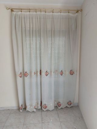 Tende da interno bianche con dettagli oro