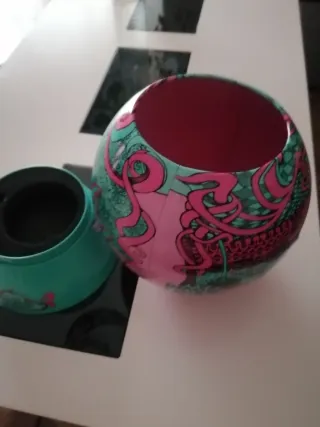 Baúl de mimbre con tapa y cuero,