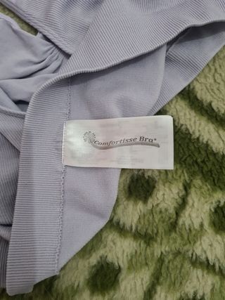 Sujetador lila sin costuras es XL pero talla poco