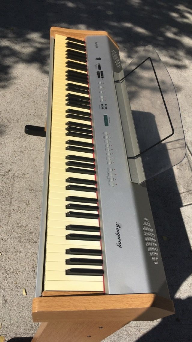 Piano Electrónico Ringway PDP220
