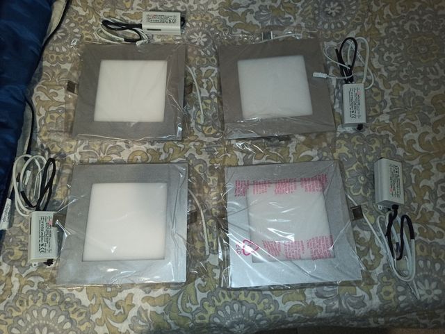 Plafón LED Cuadrado Plata y Blanco