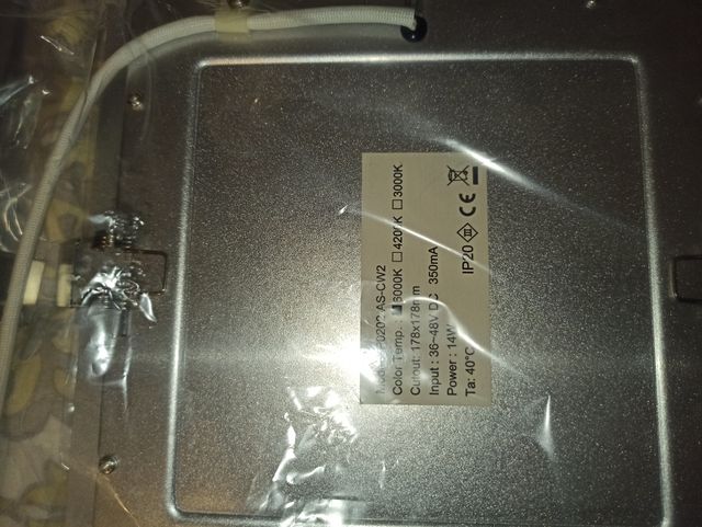 Plafón LED Cuadrado Plata y Blanco