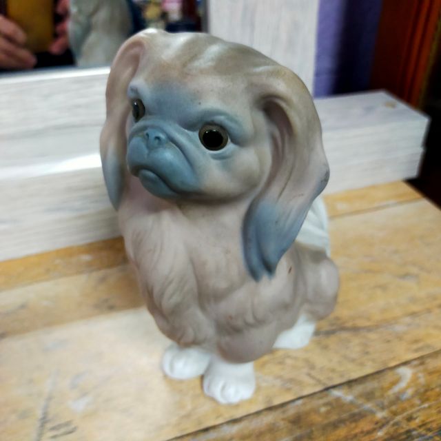 Figura di cane Lladro in porcellana beige grigio