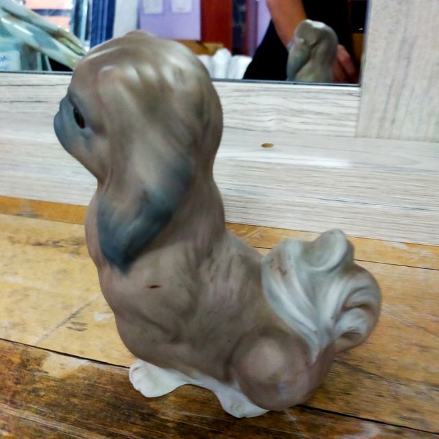 Figura di cane Lladro in porcellana beige grigio