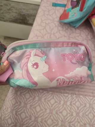Mochila Totto con carrito y estuche unicornio