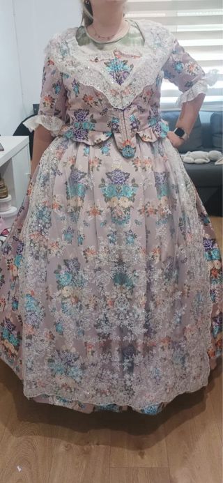 Traje de Fallera lila claro violeta
