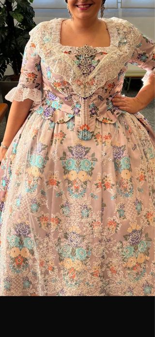 Traje de Fallera lila claro violeta