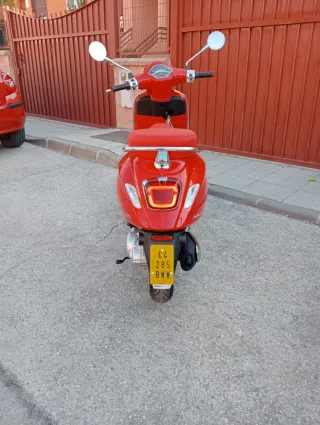 Piaggio Vespa Primavera Roja 50cc