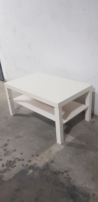 Mesa auxiliar blanca de madera