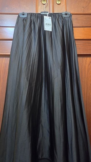 Falda negra satinada plisada Talla S