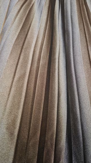 Falda negra satinada plisada Talla S