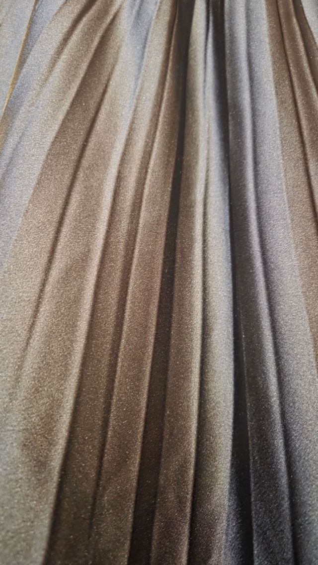 Falda negra satinada plisada Talla S