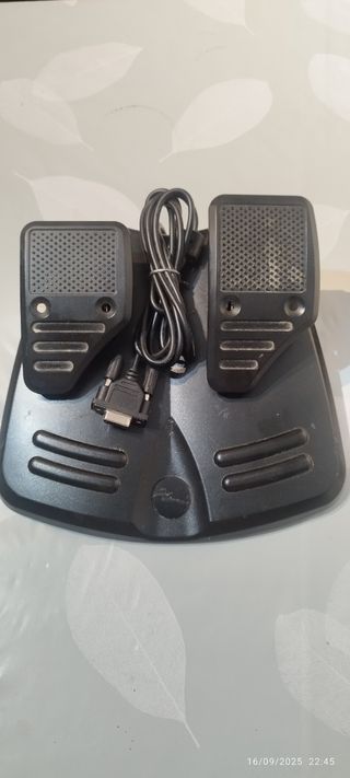 Volante y Pedales Racing Wheel Williams F1 Team.