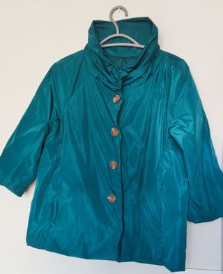 Trench impermeable corto *Nuevo