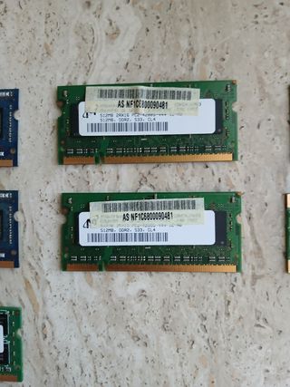 2x SK hynix 4GB DDR3L 
1x Hynix 2GB DDR2 RAM
