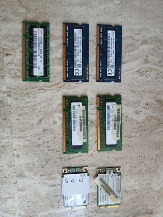 2x SK hynix 4GB DDR3L 
1x Hynix 2GB DDR2 RAM
