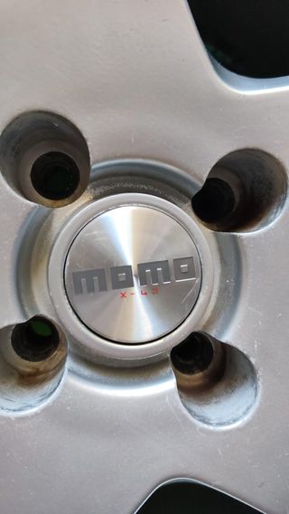 Llantas Momo con neumáticos Hankook