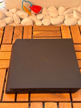 PS4 Slim 500GB con 2 mandos originales