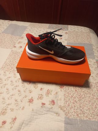 Zapatillas Nike Negras y Rojas