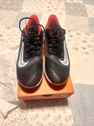 Zapatillas Nike Negras y Rojas