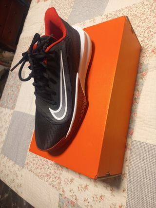 Zapatillas Nike Negras y Rojas