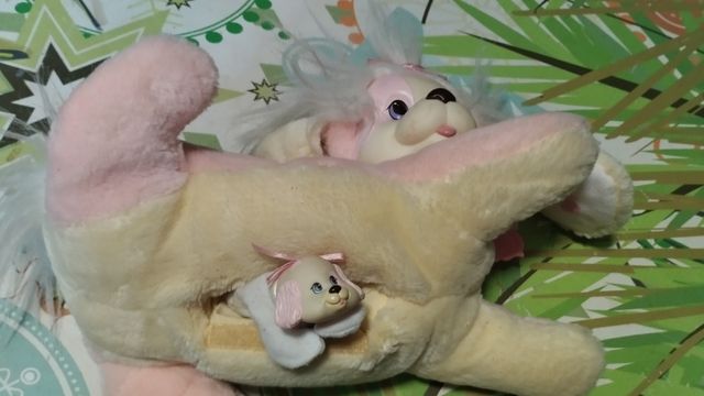 Puppy sorpresa, vintage 1991 rosa con un cachorro