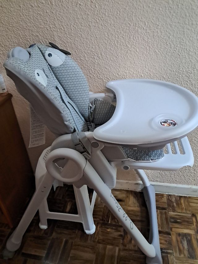 Trona para bebé casi nueva
