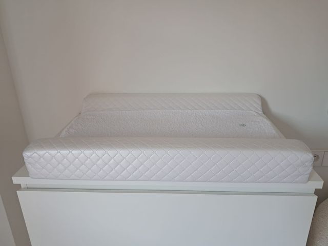 Cambiador de bebé acolchado blanco 50x70cm