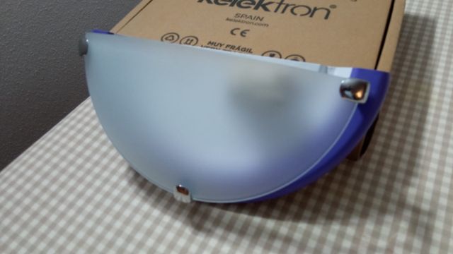 Plafón de pared morado, pantalla de cristal