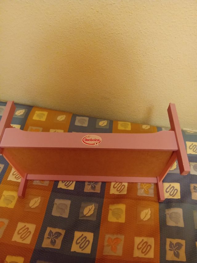 Cuna de muñecas rosa