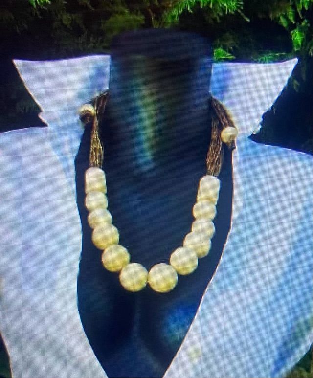 Collar y pendientes marfil vegetal 