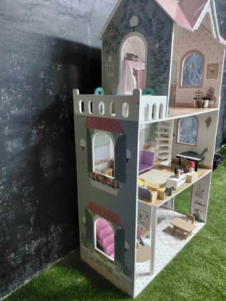 Casita de muñecas de madera