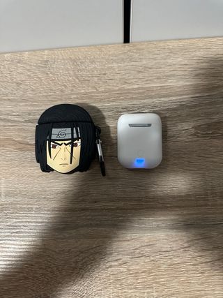 Cascos AirPods i12 con Funda Itachi