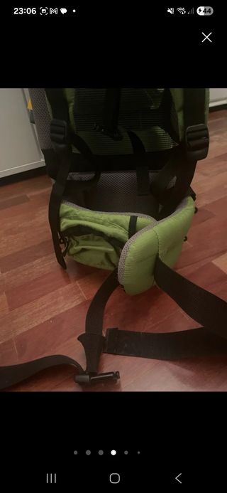 Mochila de porteo para bebé en muy buen estado.