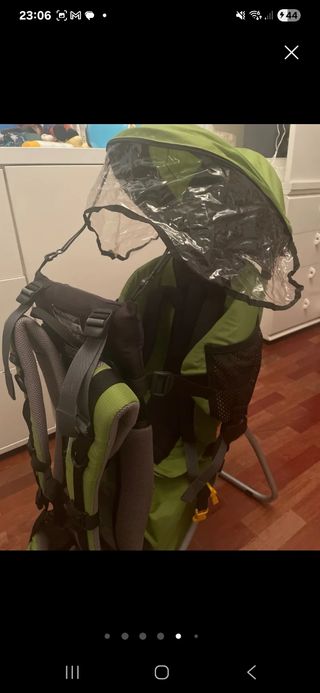 Mochila de porteo para bebé en muy buen estado.