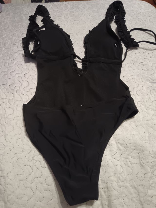 Bañador negro con volantes