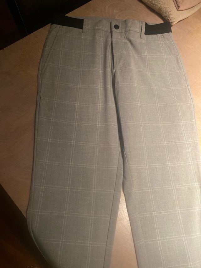 Pantalón de cuadros gris