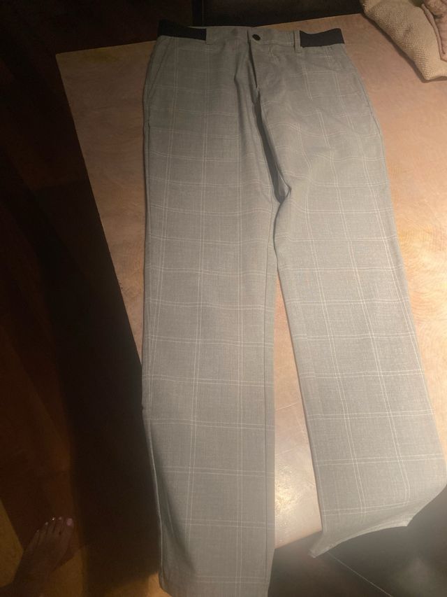Pantalón de cuadros gris