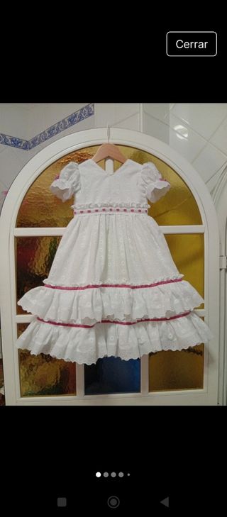 Bata flamenca blanca con volantes